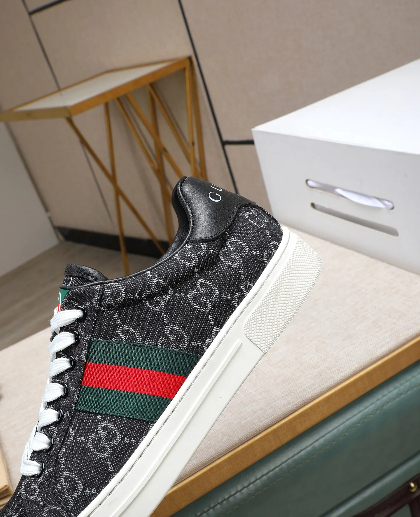 Men's shoes 💰420 GUCCI🔍🔍The latest model is available at the counter simultaneously. Original calfskin imported from Italy, genuine leather lining, (high-end, extravagant and classy) with exquisite workmanship. Sole: Original sole provided by the original factory. ⚠Exclusive double-layer movable molded sole is super comfortable⚠. Photographed in real life. 🎬The real thing is better. 🔍🔍"High quality·Follow the order" code number 38-44